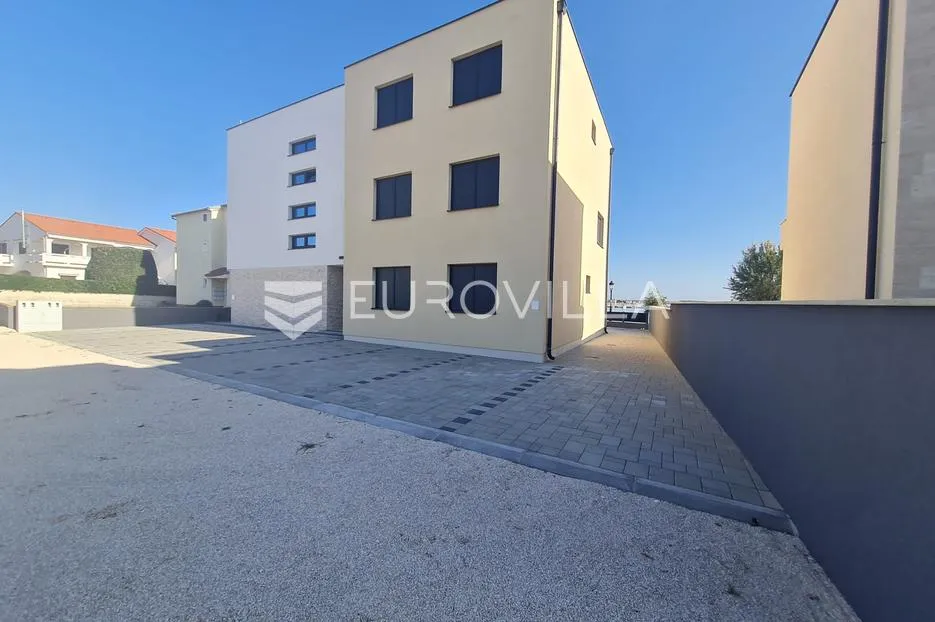 vir, luksuzan apartman s 3 spavaće sobe, prvi red do mora, centar otoka - slika 25