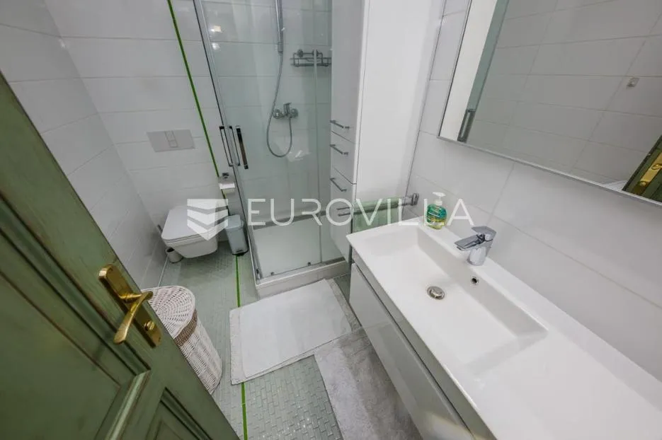 kaštel novi, dvoetažni dvosobni stan u centru, neto 71,7 m² - slika 5