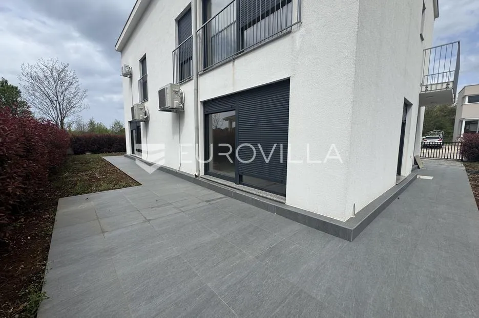 istra, poreč, dvojna kuća 168 m² s 4 spavaće sobe i 3 parkirna mjesta - slika 39