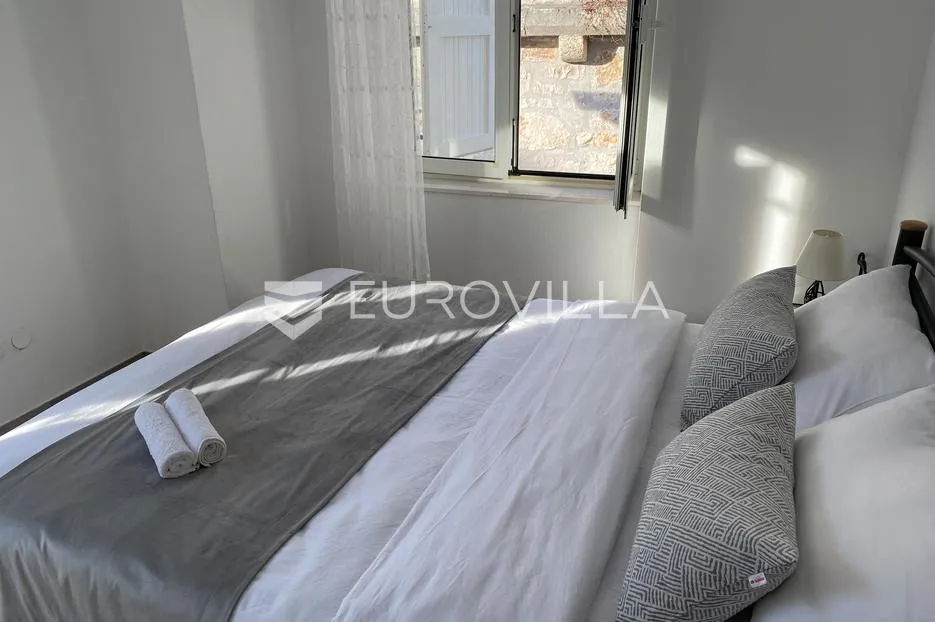 brač, milna, prekrasna kuća, 5 metara od mora - slika 29