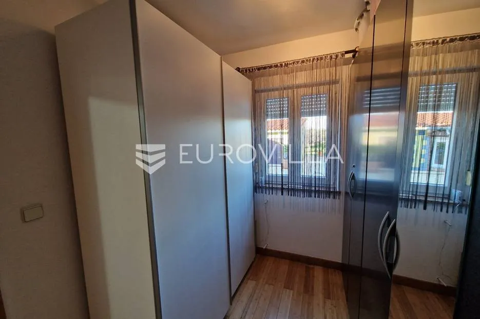 istra, pula - veli vrh, dvije samostojeće prizemnice sa bazenom nkp 50 m2 i 90 m2 - slika 31