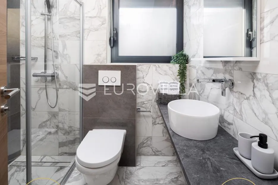 pag prekrasna villa sa pogledom na more 350 m² na 200 metara od mora - slika 47