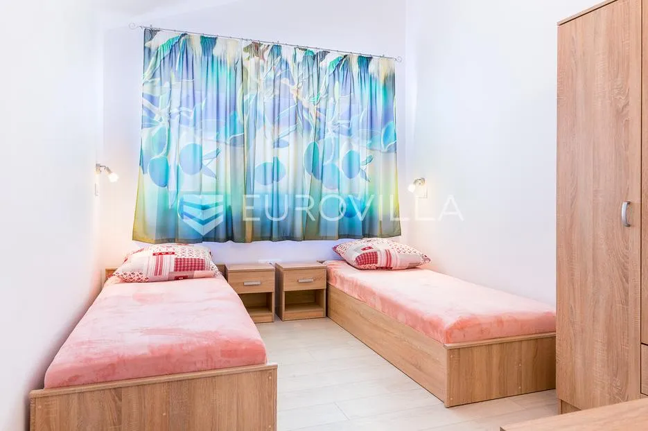istra, medulin, velika samostojeća kuća sa 7 apartmana 100 m od mora - slika 31