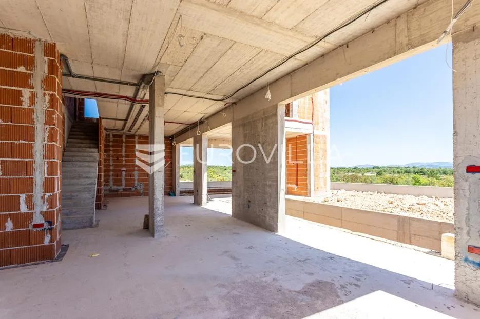 vodice, premium vila s bazenom i jacuzzijem u izgradnji, zemljište 600 m² - slika 11