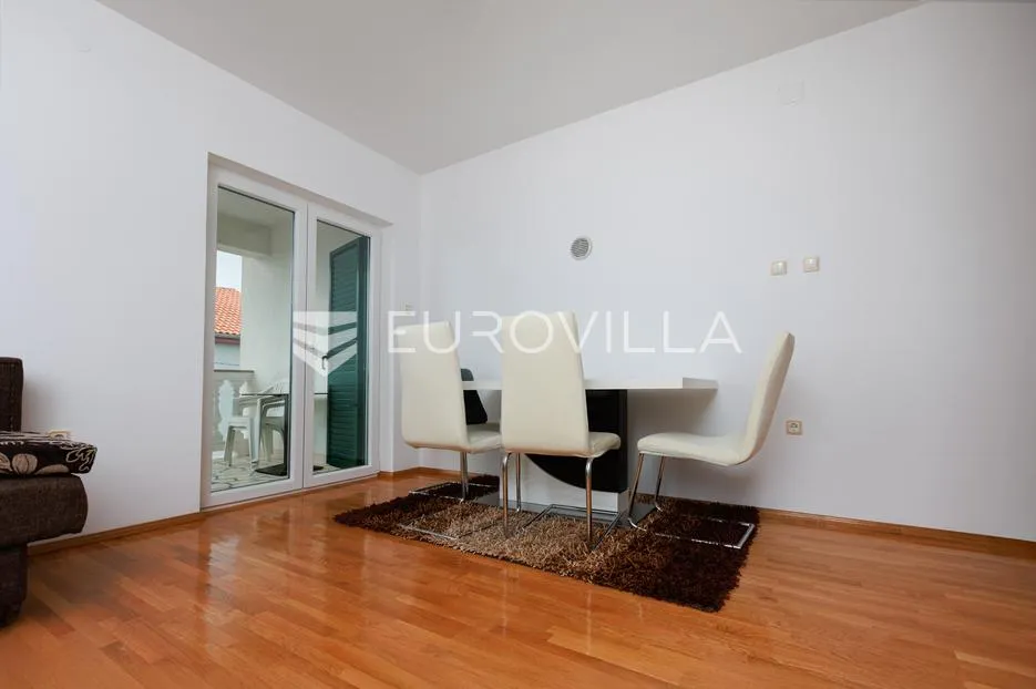 novi vinodolski, centar, kuća s 3 stambene jedinice, najam - slika 33