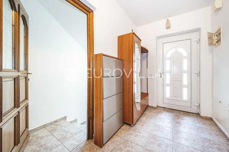zagreb, gračani, prekrasan troetažan šeterosoban stan s vrtom 278,66 m² - slika 15