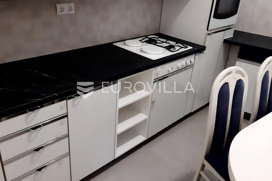 otok korčula, blato, dvojna kuća u centru mjesta - slika 5
