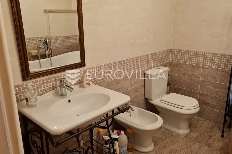 santalezi, kamena kuća 265 m2, dvorište 4600 m2, bazen - slika 26