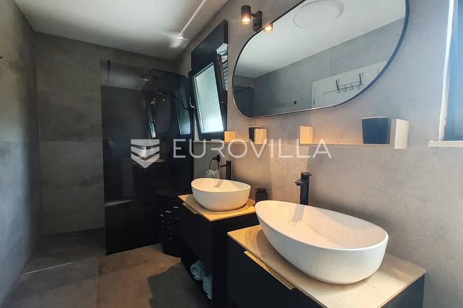 rogoznica, podorljak, novogradnja, moderno uređena kuća s bazenom, 150 m² - slika 13