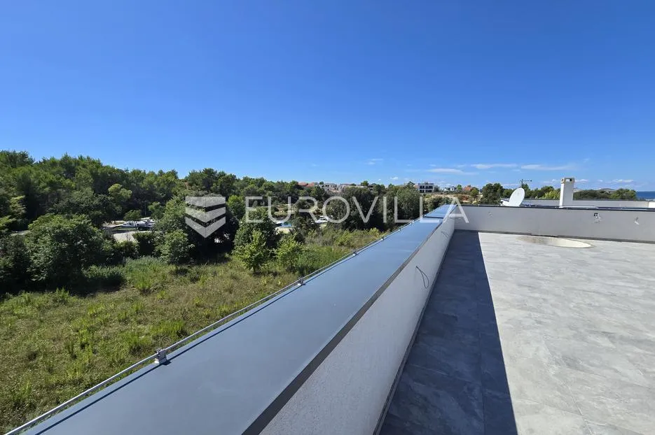zadar, zaton, trosoban stan s krovnom terasom, 50 m od mora - slika 27