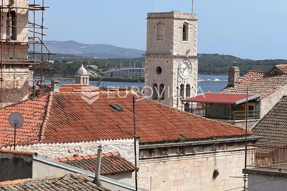 šibenik, gorica, kamena kuća u centru grada - slika 14