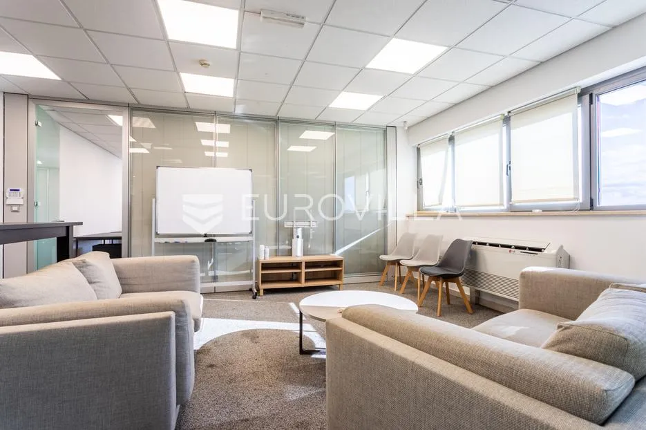 split, prostran poslovni prostor površine 363,53 m² - slika 6