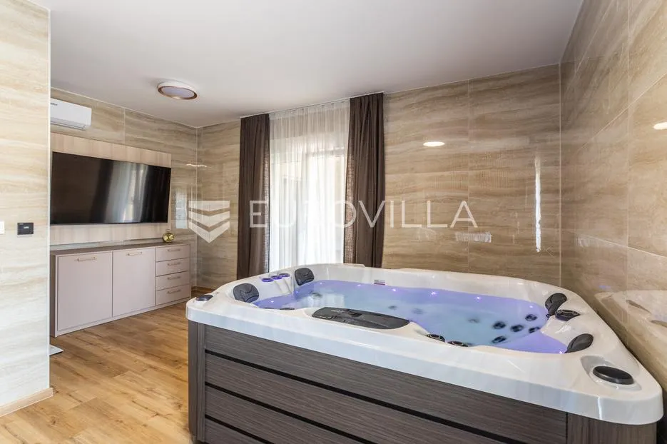 trogir, plano, moderna dizajnerska vila s bazenom - slika 10