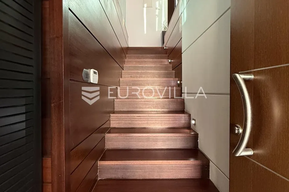 zadar, borik dizajnerski moderno uređen trosoban stan na prvom katu 96 m² - slika 26