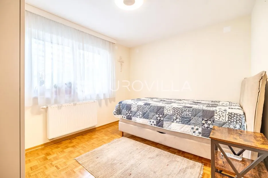 zagreb, vrapče, kuća s dva odvojena stana, potpuno renovirana 2023., terasa, dvorište - slika 15