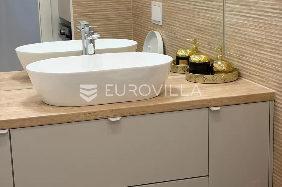 kaštel novi, novouređen dvosobna stan - slika 15