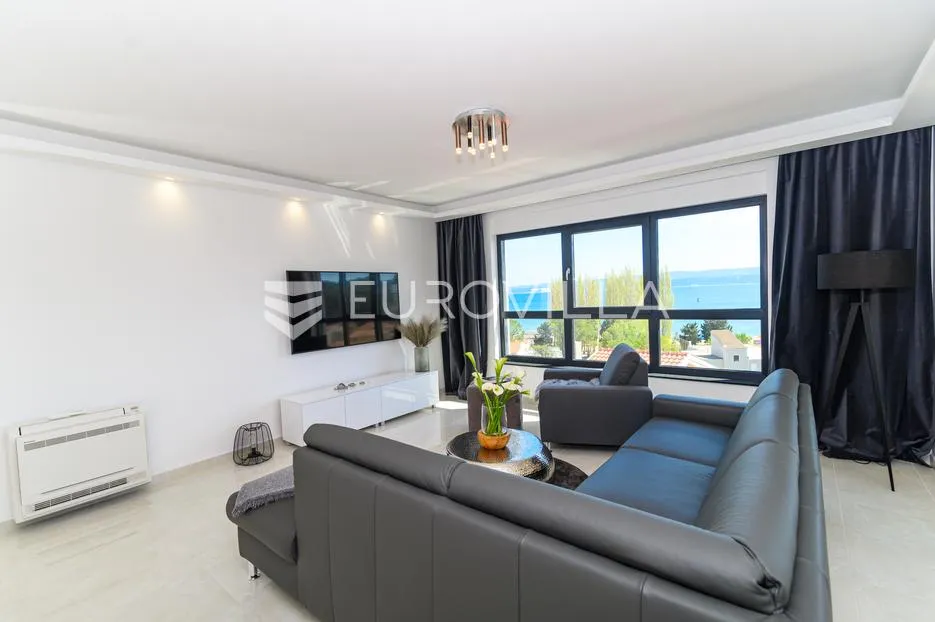 omiš, elegantna vila s tri stana i otvorenim pogledom na more - slika 3