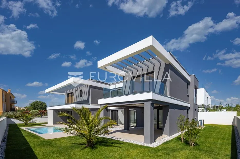 Istra, Pomer, unikatna, moderna villa 20 m od mora 417 m² - Pomer, Medulin