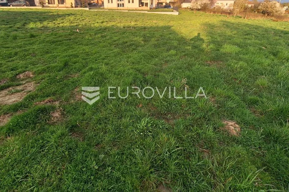 karlovac, donja švarča, građevinsko zemljište 800 m², odlična lokacija - slika 3