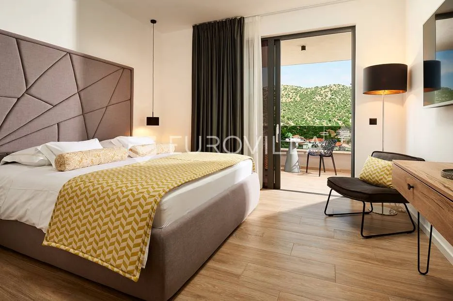 trogir - marina, luksuzna vila s vanjskim, grijanim bazenom - slika 12