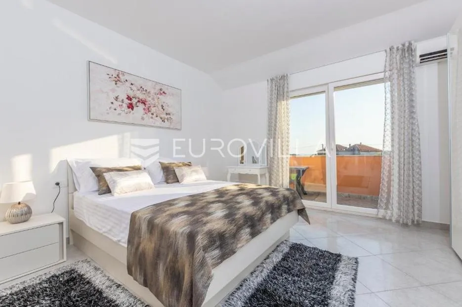 zečevo rogozničko, prekrasna apartmanska kuća s bazenom, 236 m² - slika 15