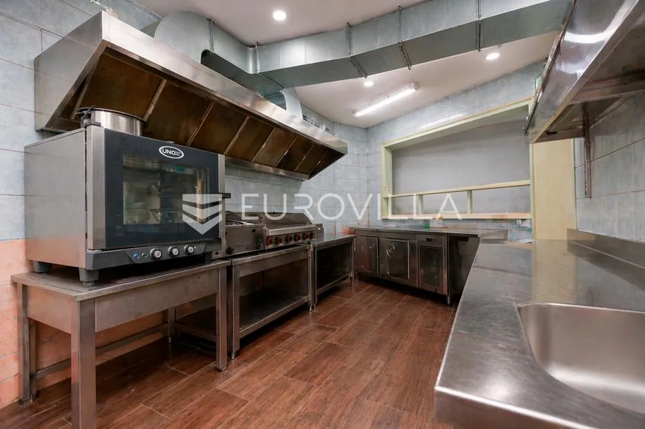 opatija, volosko, reprezentativan poslovni prostor, terasa 100 m² - slika 18