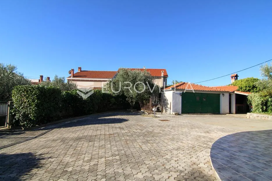 zadar, bokanjac, prostrana kuća površine 376 m² s velikim potencijalom - slika 3