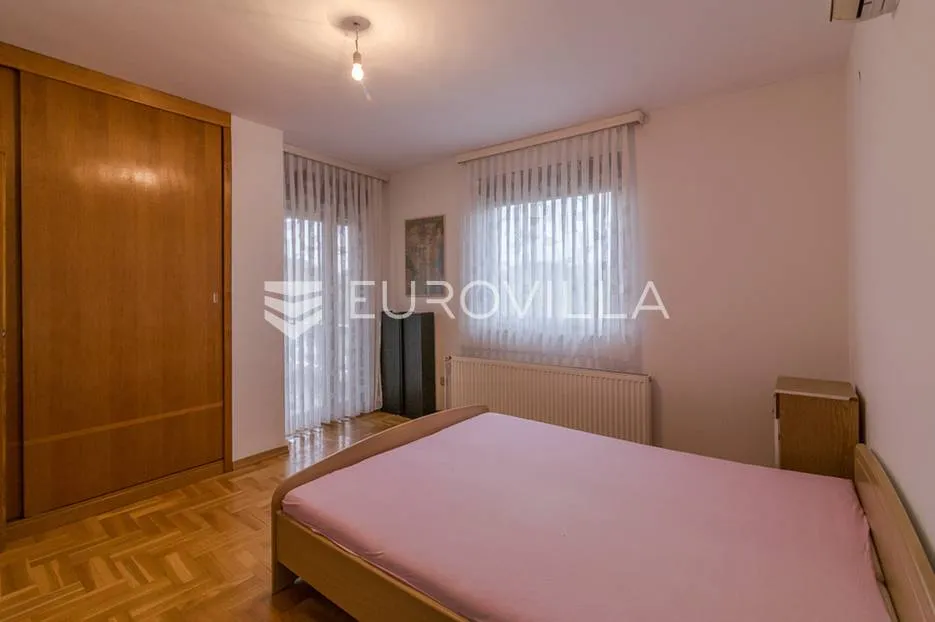 zagreb, maksimir, prekrasna obiteljska kuća na zemljištu 1450 m² - slika 15