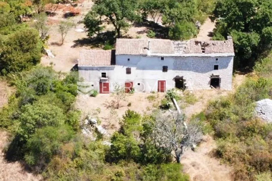 vodnjan, velika stancija na osami od 6390 m2 - slika 6