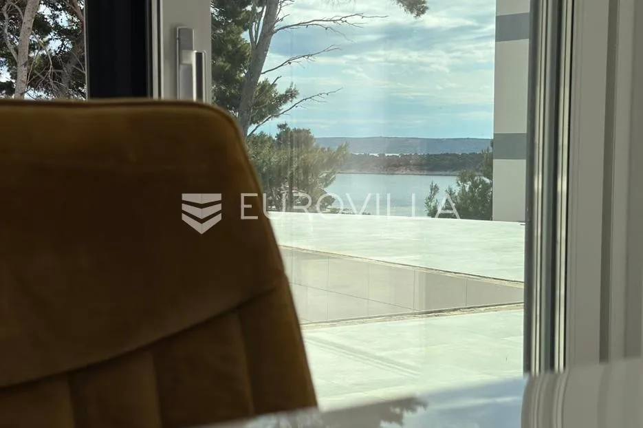 otok rab, banjol, luksuzno prizemlje s bazenom, 200 m² okućnice i pogledom na more - slika 7