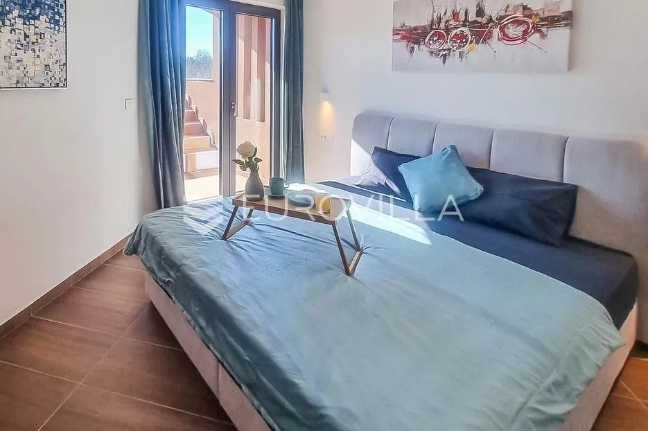 istra, novigrad, moderna vila od 136m2 s pogledom na more - slika 8