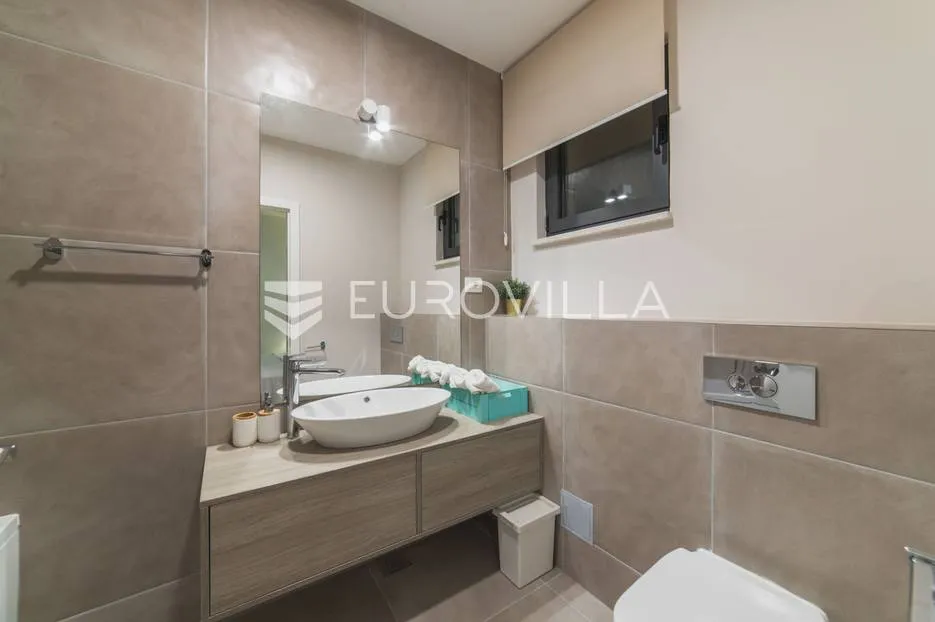 trogir, luksuzna vila s bazenom, nkp 368 m2 - slika 61