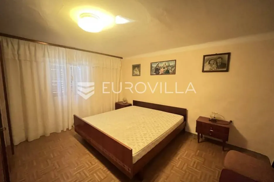 kaštel, plovanija velika stara samostojeća kuća - stancija - slika 13
