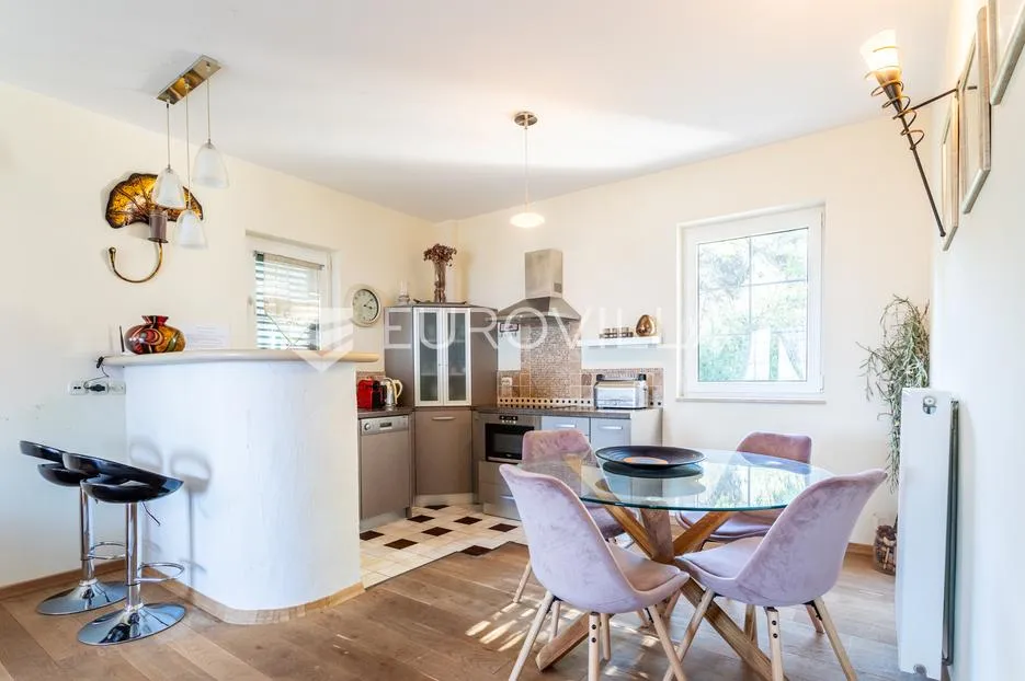 brač, supetar, kuća ukupne površine 372 m² na zemljištu površine 411 m² - slika 13