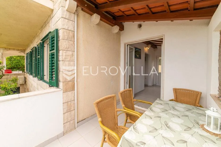 bol na braču - apartmanska kuća s građevinskim zemljištem - slika 13