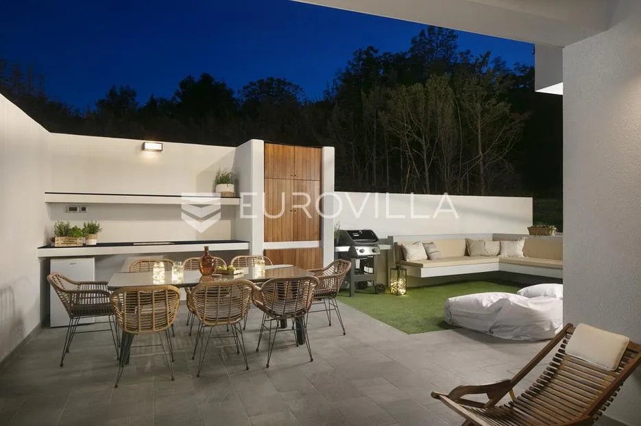 istra, okolica labina, prekrasna villa očaravajućeg pogleda na kvarner - slika 31