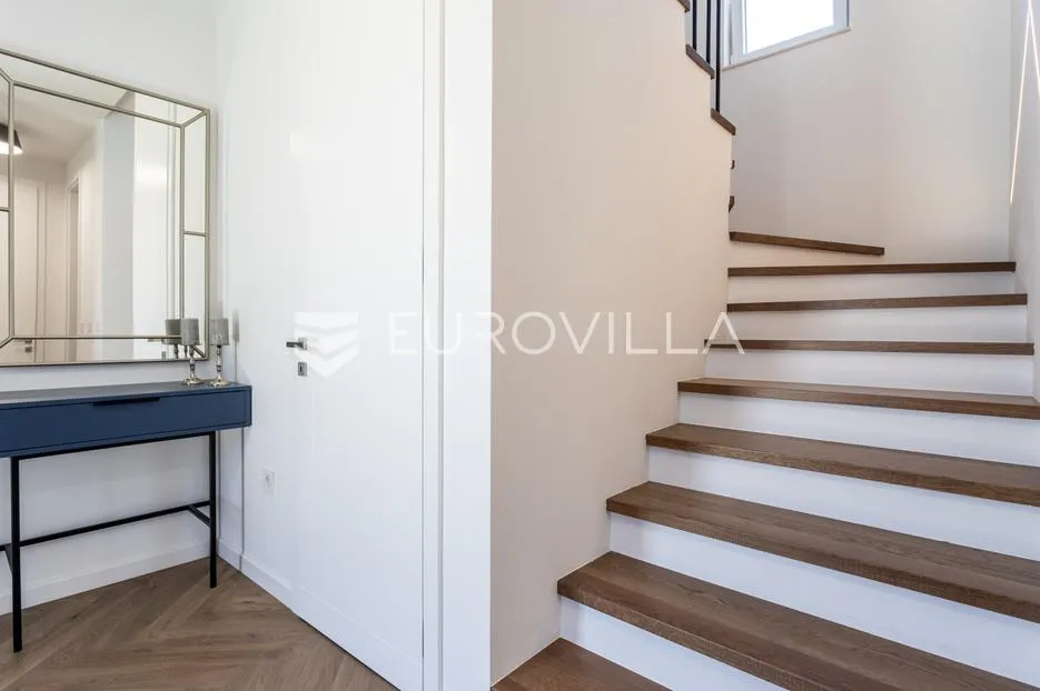vodice, luksuzna vila s bazenom, novogradnja, parcela 480 m² - slika 10