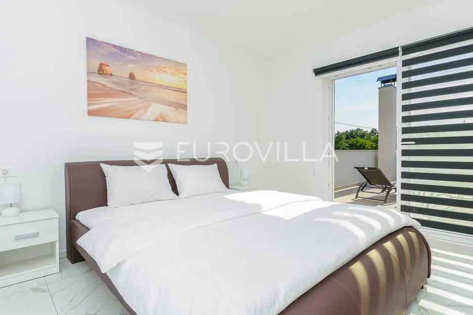 istra, juršići - prekrasna i moderna kuća 243 m2, bazen 40 m2, jacuzzi - slika 43