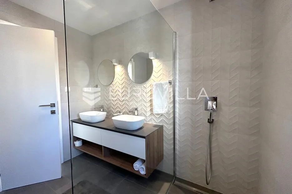 hvar, apartmanska vila sa pet uređenih apartmana - slika 32