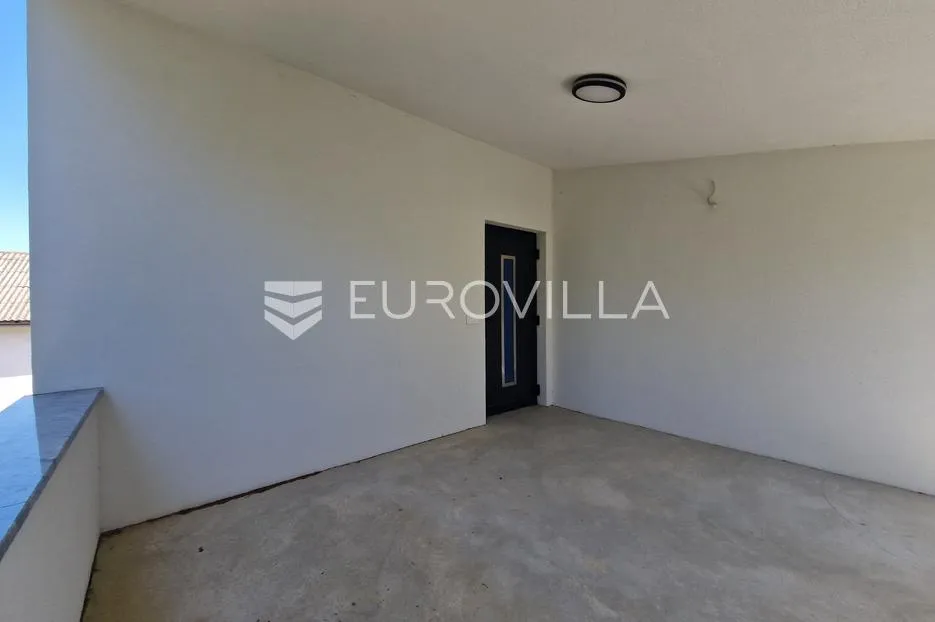 vir, samostojeća kuća s uređenim apartmanom i roh bau katom, 500 m od mora - slika 33