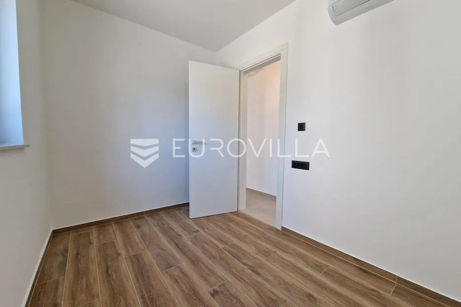 vir, apartman s krovnom terasom, pogled na more - slika 28
