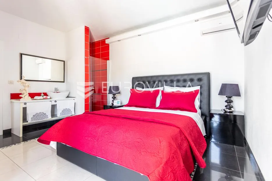 vis, atraktivna kuća 311 m² stambenog prostora, položena na zemljištu površine 2027 m2 - slika 7
