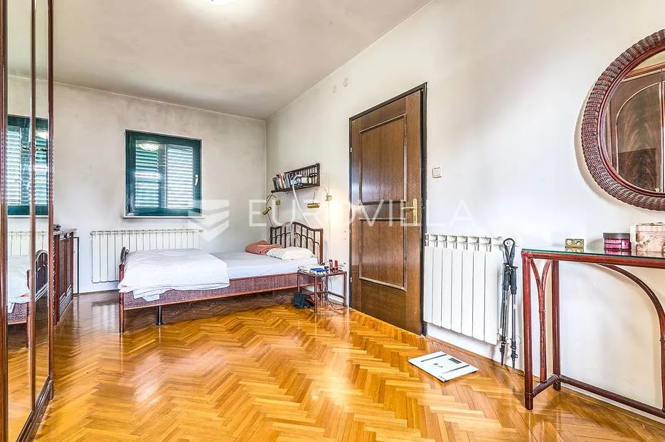 vrhovec, obiteljska kuća brp 355 m2 s prekrasnim pogledom na zelenilo - slika 5