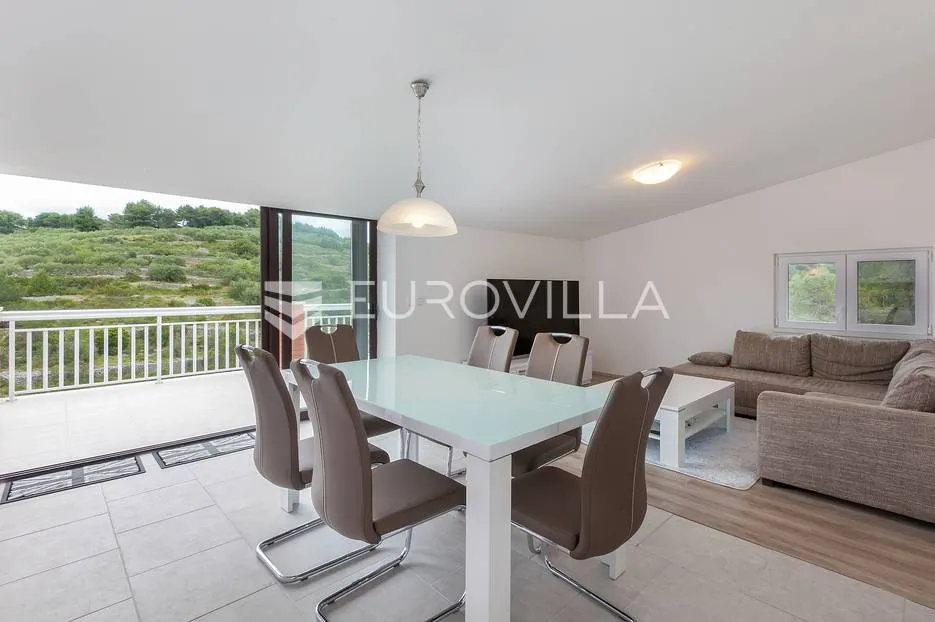 šolta, stomorska, mediteranska vila s bazenom i teniskim terenom - slika 2