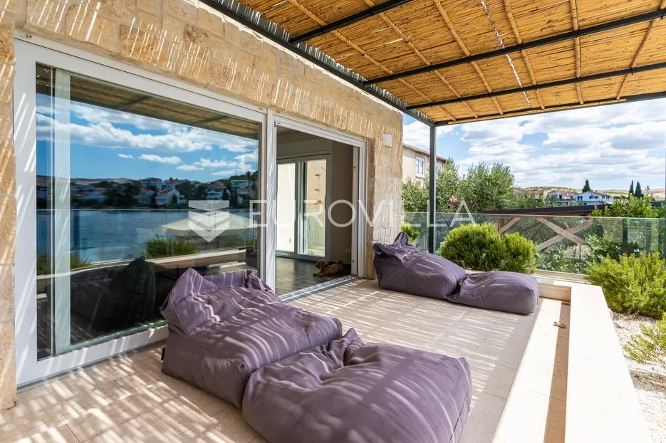 žaborić, prekrasan trosoban stan na samoj plaži, 121,99 m² - slika 19