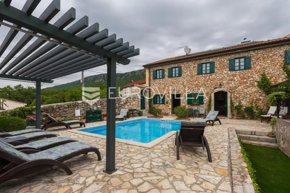 vinodolska općina, bribir, šarmantna vila s pomoćnim objektom i bazenom - slika 41