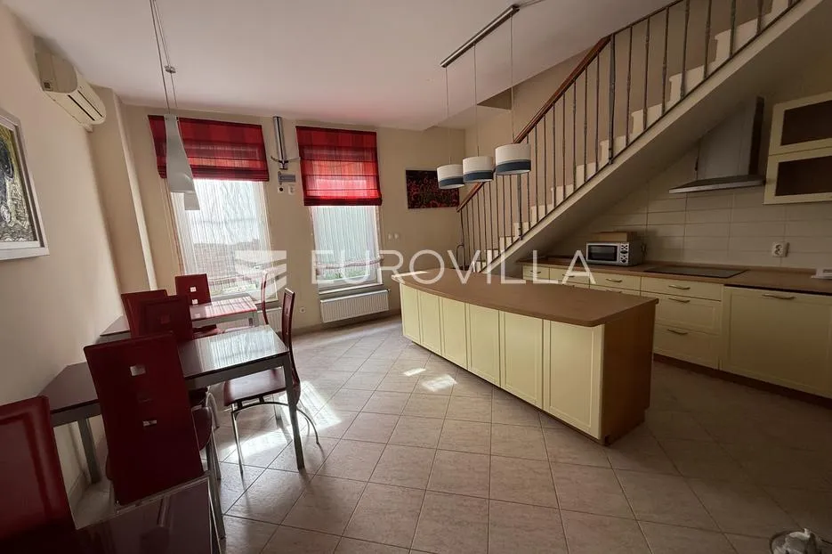 Osijek, Centar grada, na prodaju kuća površine 123 m² u staroj gradskoj jezgri