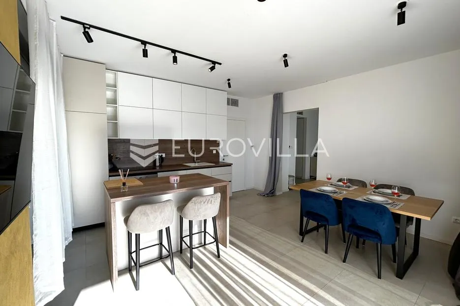 Hvar, apartmanska vila sa pet uređenih apartmana