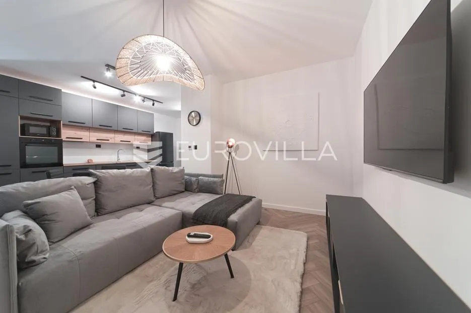Osijek, Jug 2, najam novouređenog dvosobnog stana, površine 49 m² - Jug II