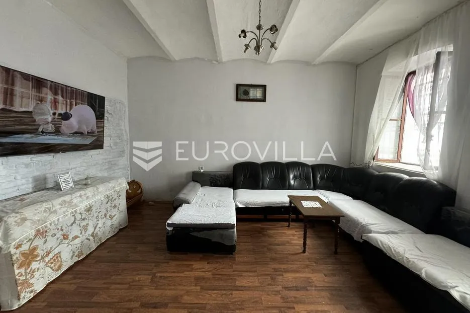 pula, centar, prostran stan s dodatnim objektom za renovaciju - slika 2